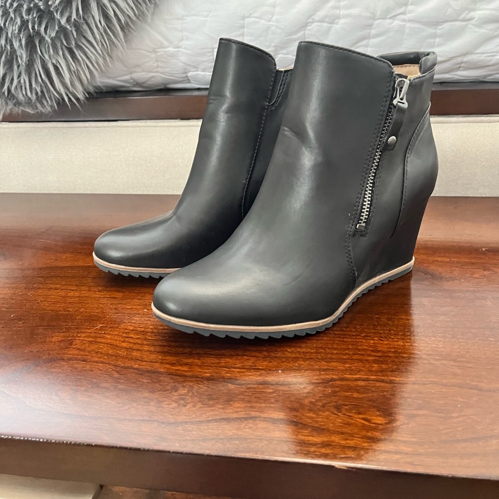 Black wedge bootie